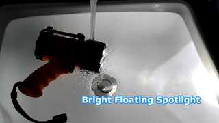 コンパクトな1000ルーメンの充電式フローティングマリンスポットライト（吊り下げフック付き）をご紹介します。